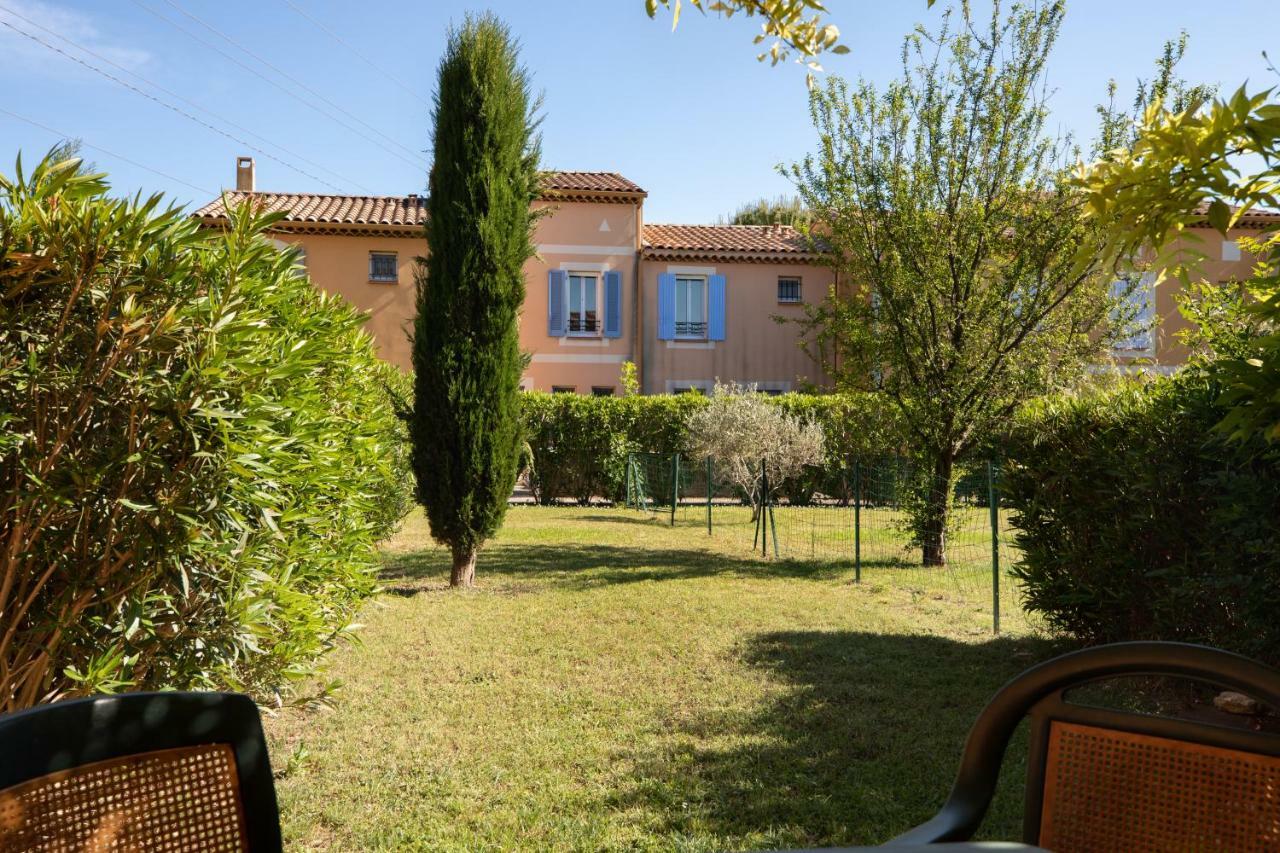 Sowell Residences Les Mazets Arles Bagian luar foto