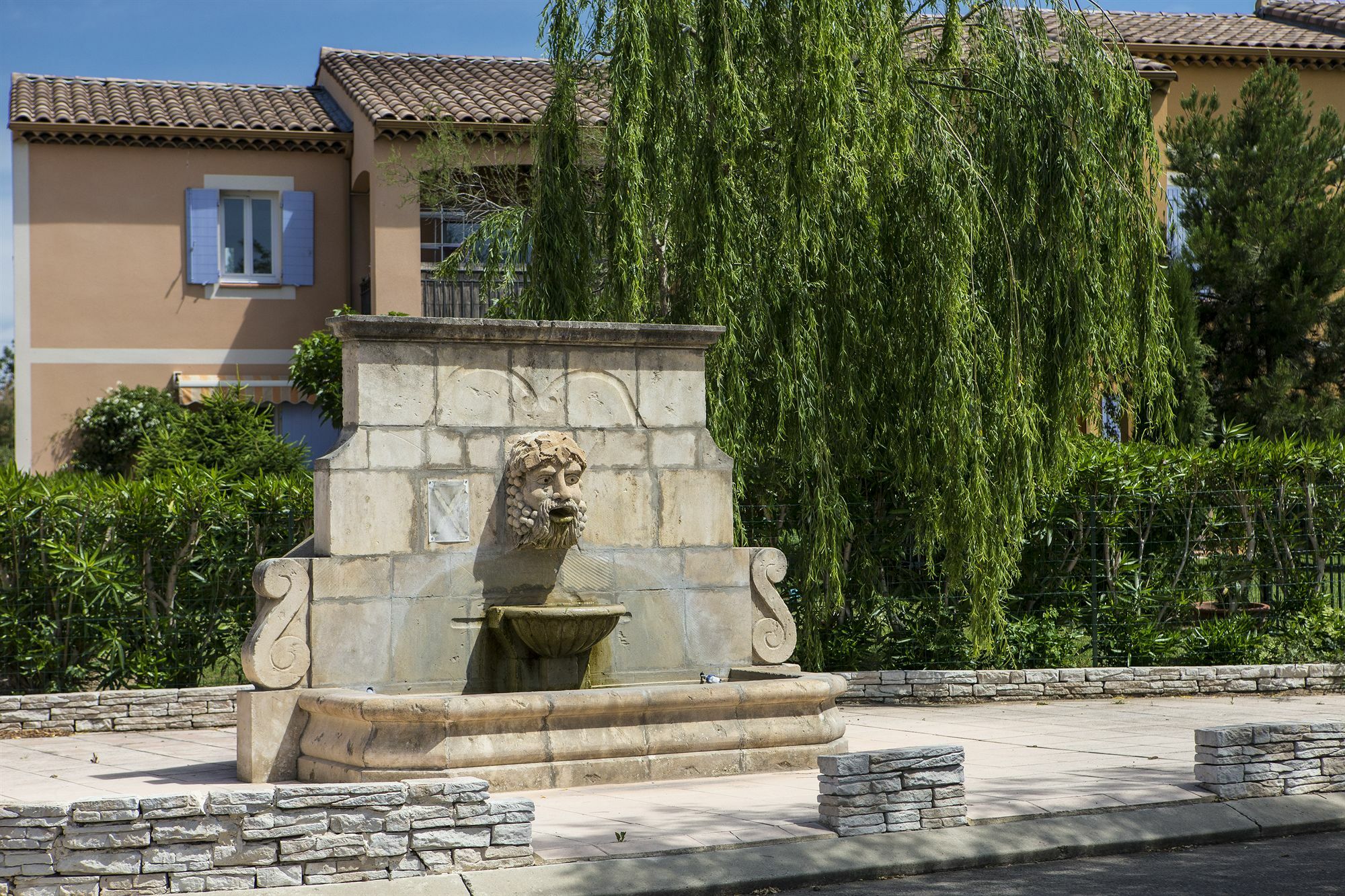 Sowell Residences Les Mazets Arles Bagian luar foto